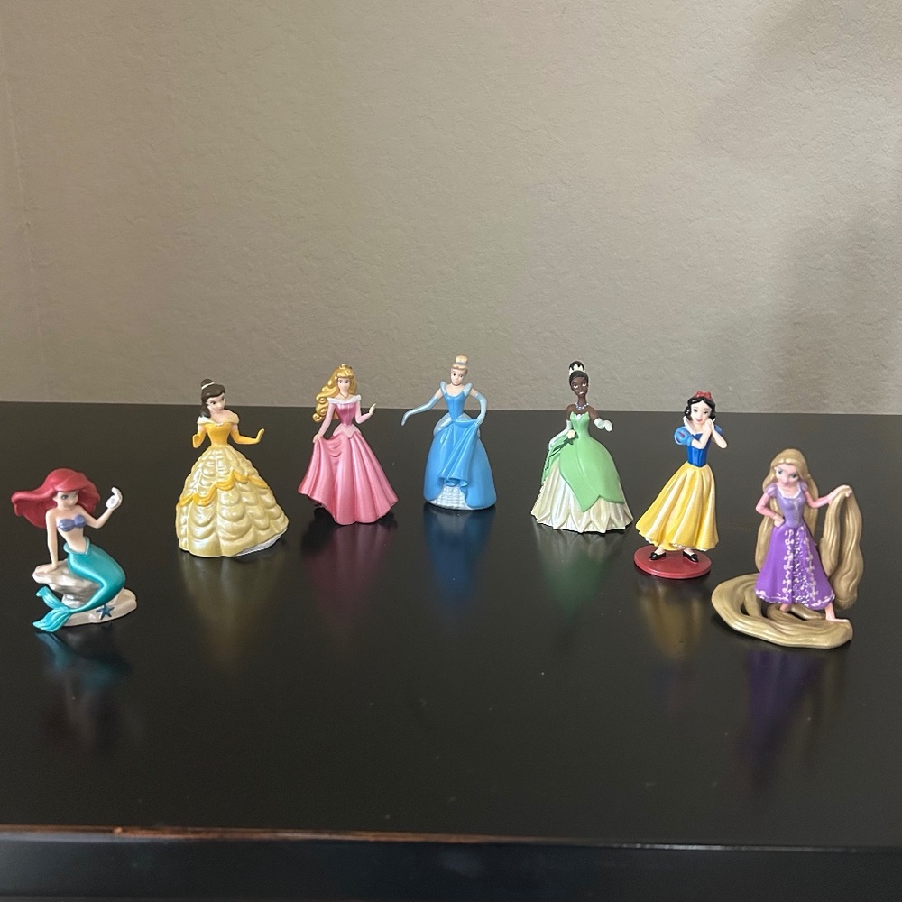 Disney Figurines ( Set of 7) Excellent Condition